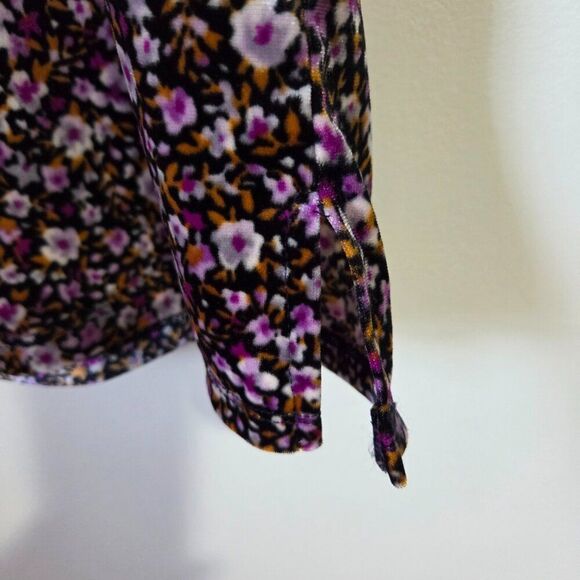 LIKE NEW OLD NAVY VELVETY DITSY FLORAL TEE SIZE M - Picture 4 of 15